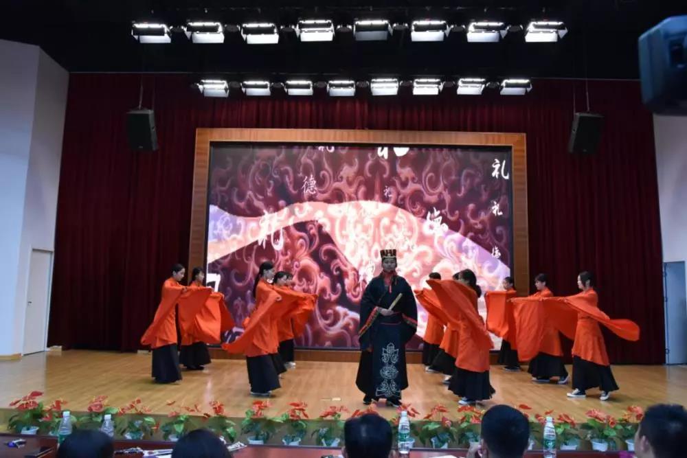 宿遷科技學(xué)校隆重舉行2019年度“最美教師”頒獎(jiǎng)典禮