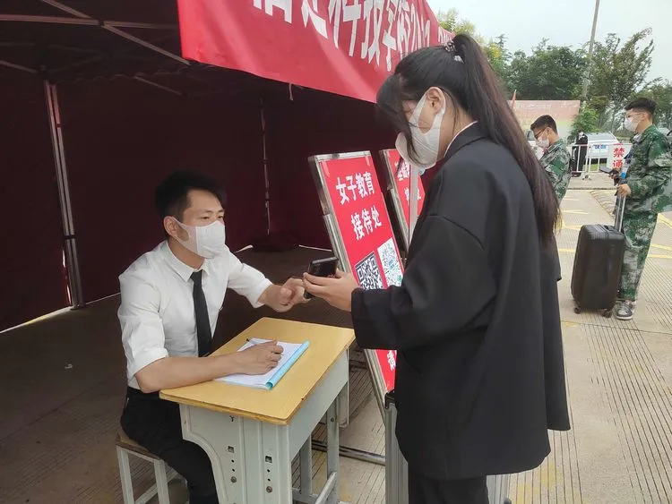 宿遷科技學校舉辦2021年秋季開學疫情防控應(yīng)急處置工作實戰(zhàn)演練